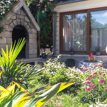 Marjan Hill 3-Br Apt,5 Guests Private Garden Near Beach Split Exterior photo