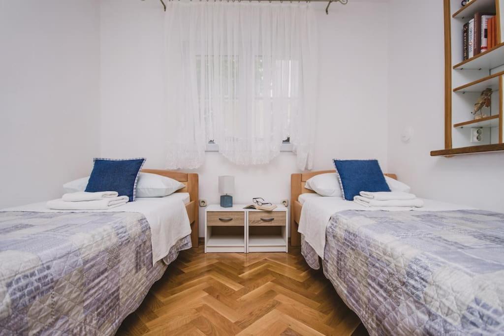 Marjan Hill 3-Br Apt,5 Guests Private Garden Near Beach Split Exterior photo
