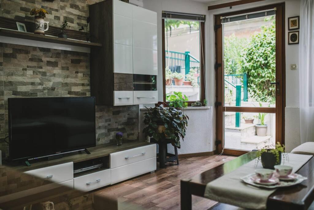 Marjan Hill 3-Br Apt,5 Guests Private Garden Near Beach Split Exterior photo