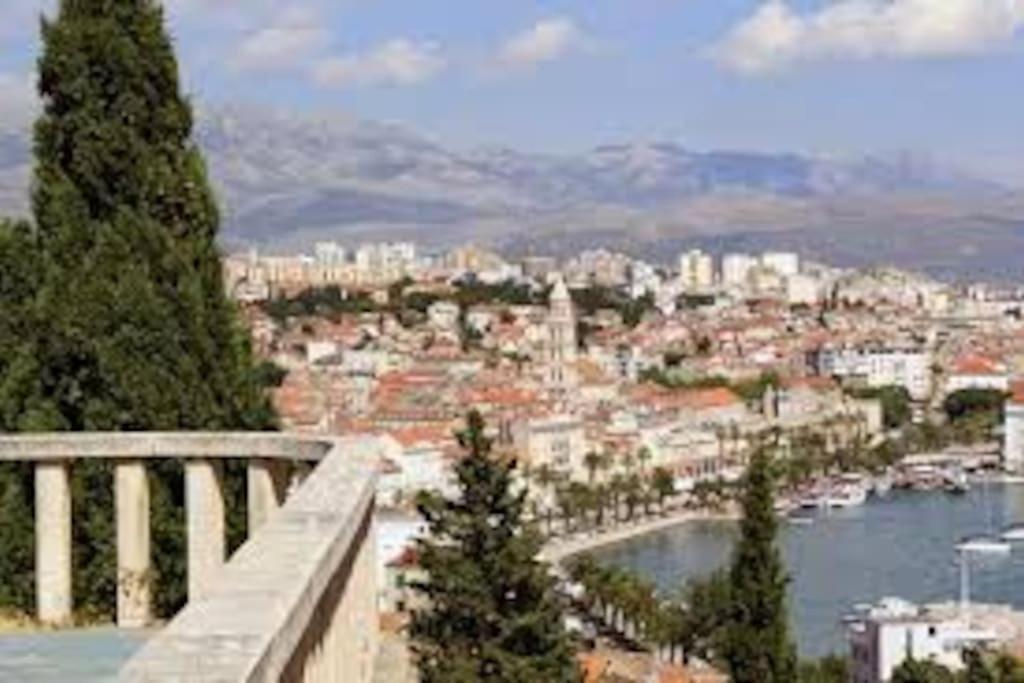 Marjan Hill 3-Br Apt,5 Guests Private Garden Near Beach Split Exterior photo