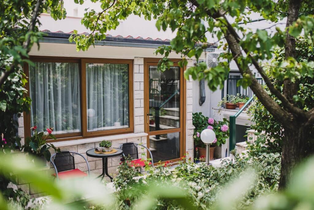 Marjan Hill 3-Br Apt,5 Guests Private Garden Near Beach Split Exterior photo